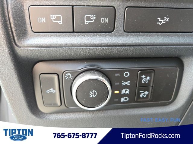 Vehicle image 31 of 44