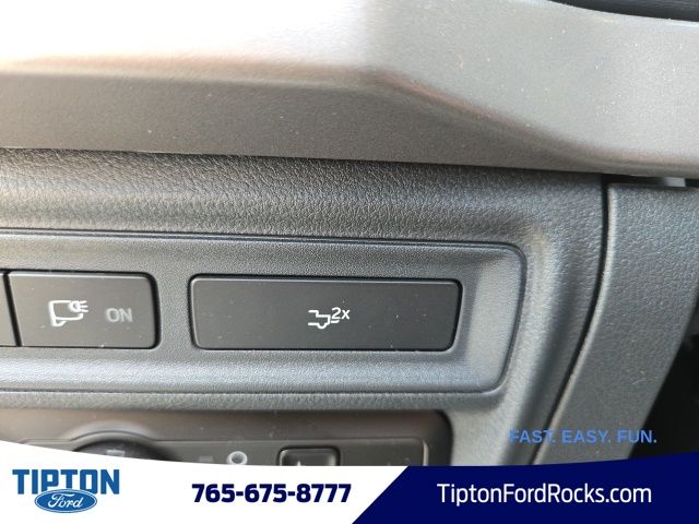 Vehicle image 32 of 44
