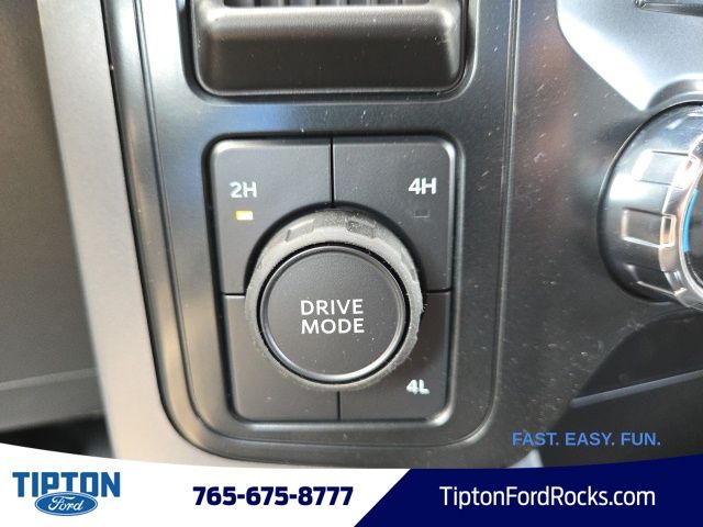Vehicle image 33 of 44