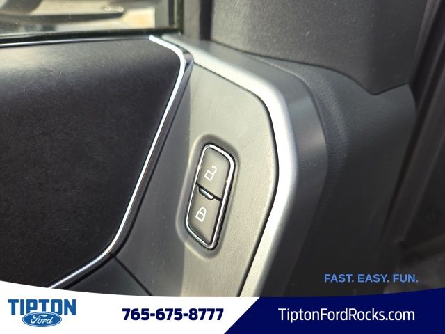 Vehicle image 25 of 44