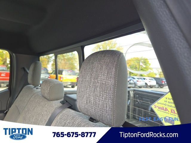 Vehicle image 16 of 44