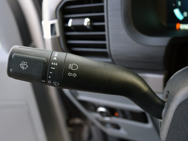 Vehicle image 17 of 39