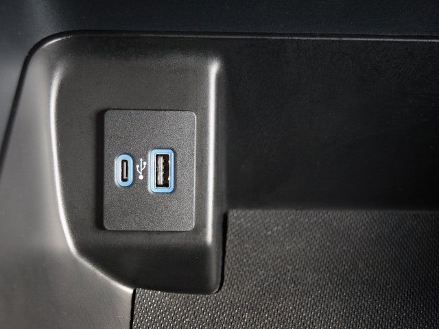 Vehicle image 21 of 39