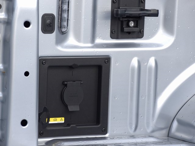 Vehicle image 10 of 39