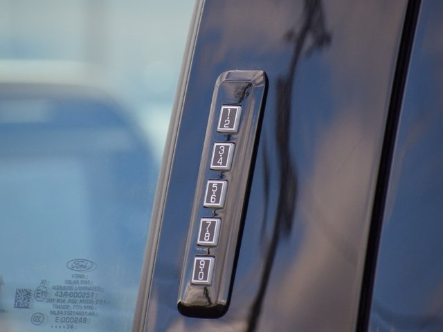 Vehicle image 13 of 39