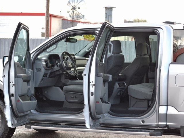 Vehicle image 8 of 39