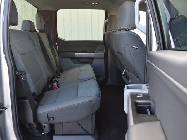 Vehicle image 32 of 39