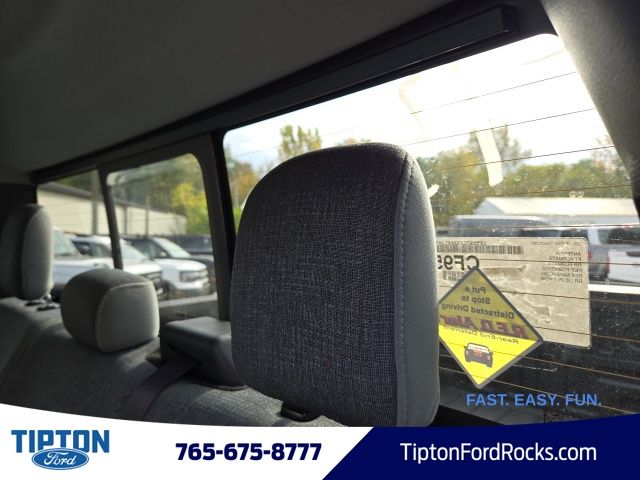 Vehicle image 32 of 45