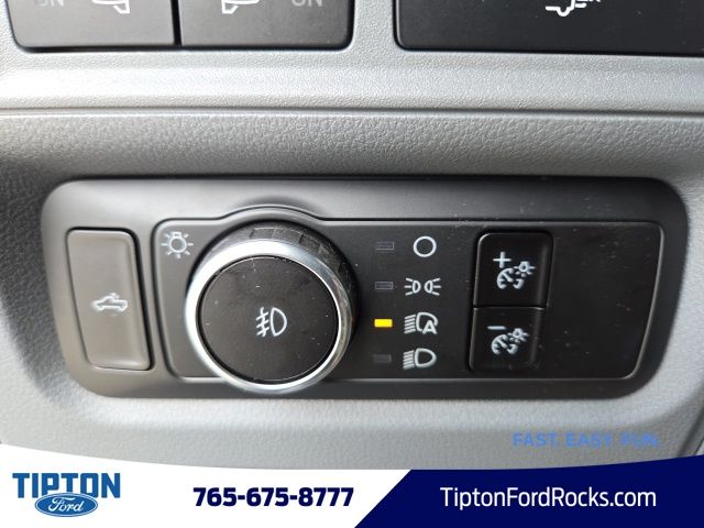 Vehicle image 40 of 45