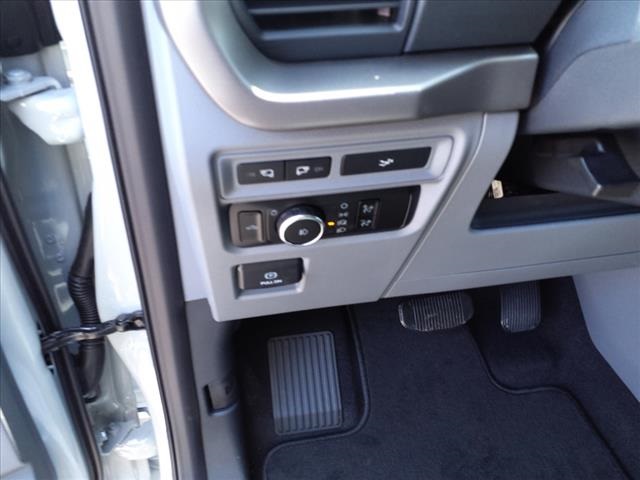 Vehicle image 12 of 21