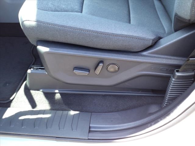 Vehicle image 10 of 21