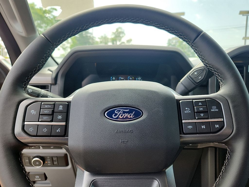 Vehicle image 7 of 12