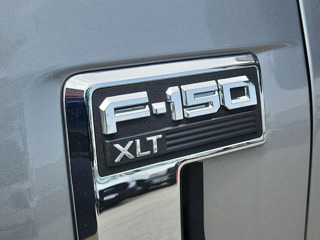 Vehicle image 10 of 12