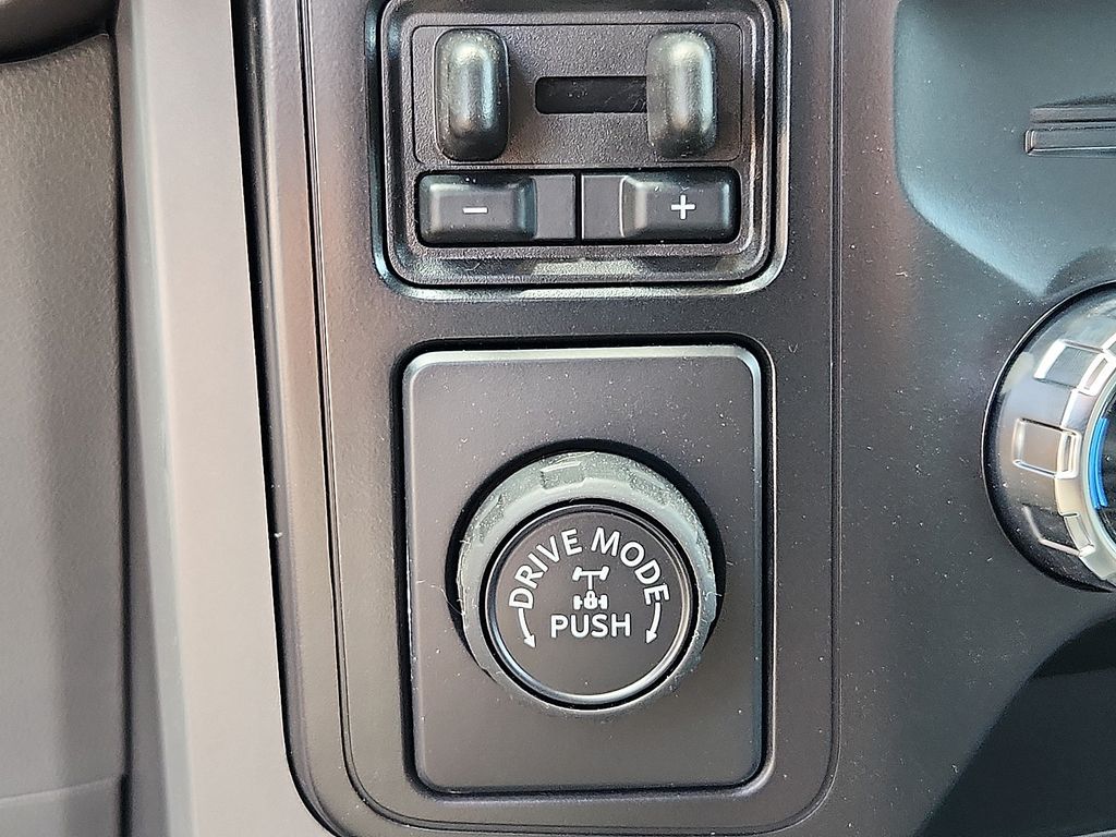 Vehicle image 9 of 12