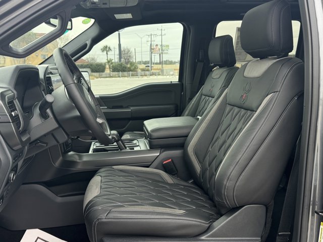 Vehicle image 22 of 32