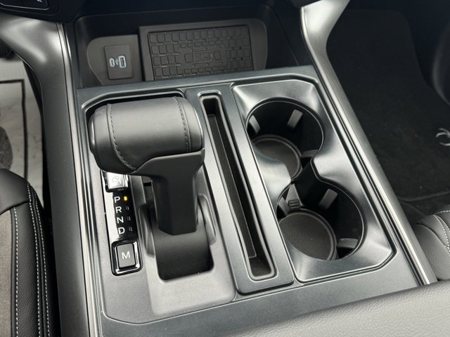 Vehicle image 27 of 32