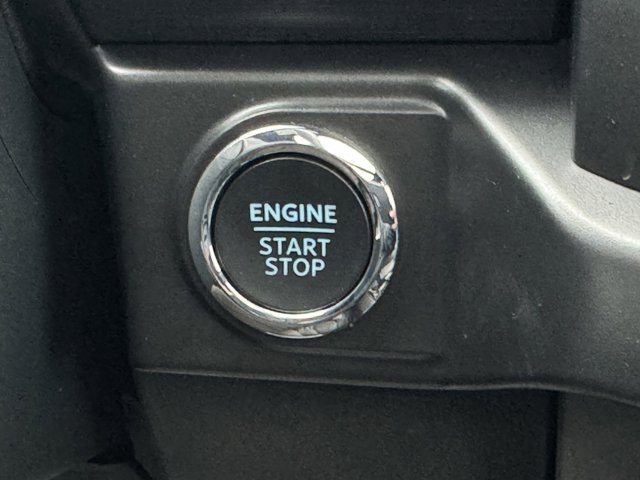 Vehicle image 30 of 32