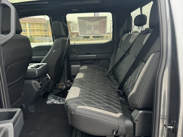 Vehicle image 18 of 32
