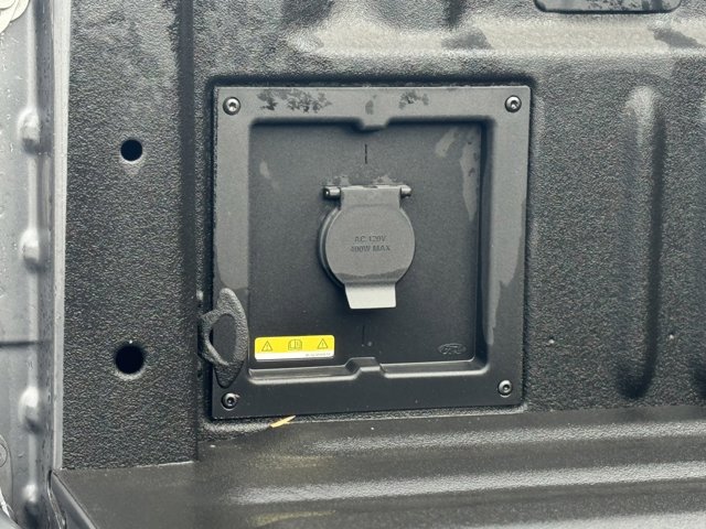 Vehicle image 16 of 32