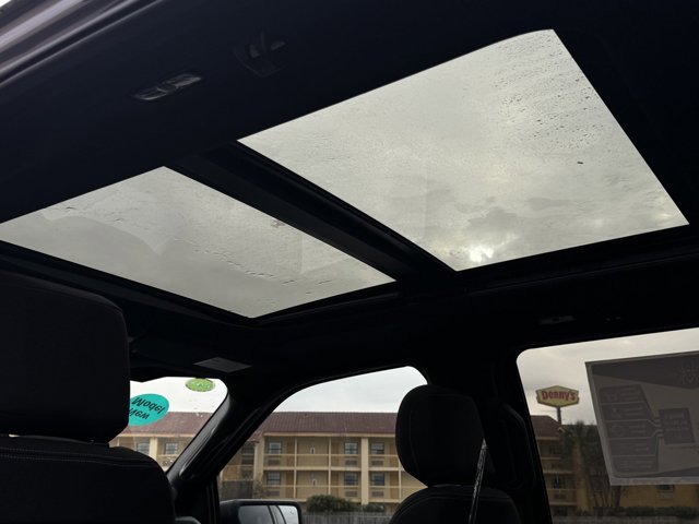 Vehicle image 19 of 32