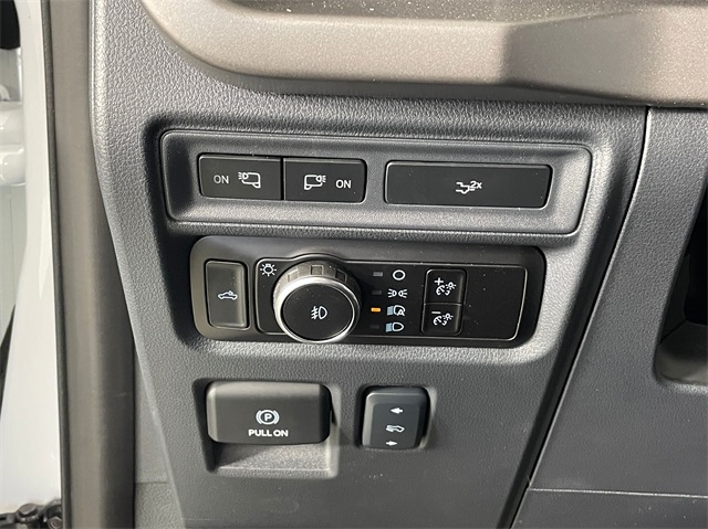 Vehicle image 17 of 22