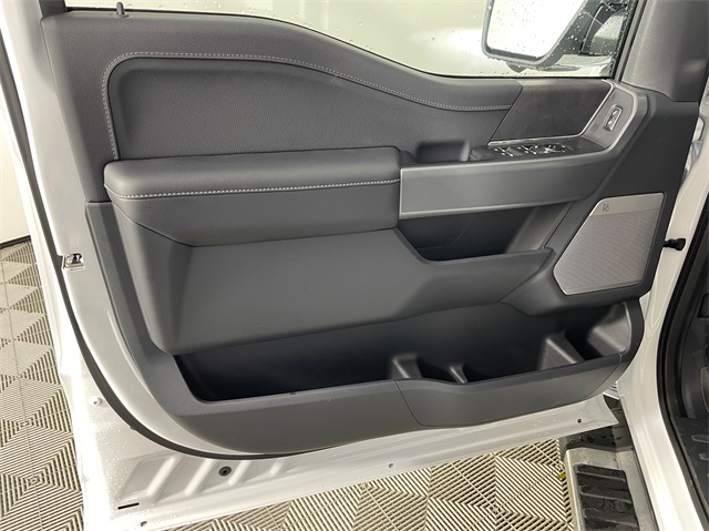 Vehicle image 18 of 22