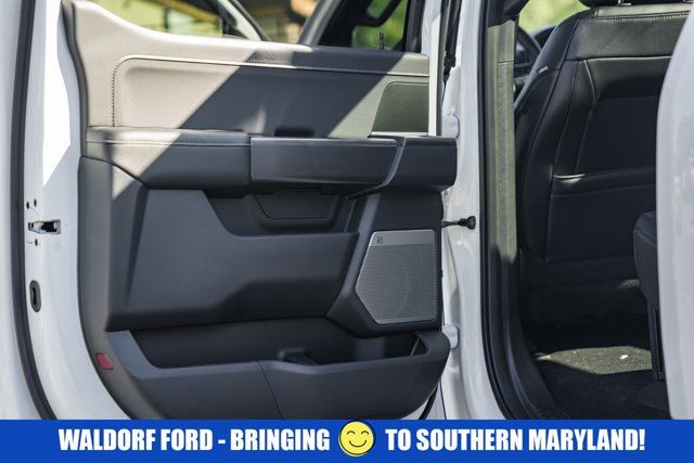 Vehicle image 40 of 49