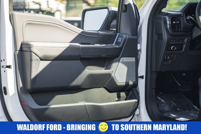 Vehicle image 41 of 49