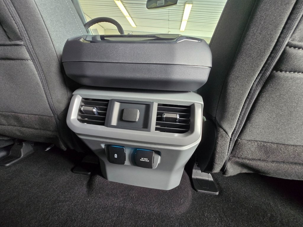 Vehicle image 23 of 33