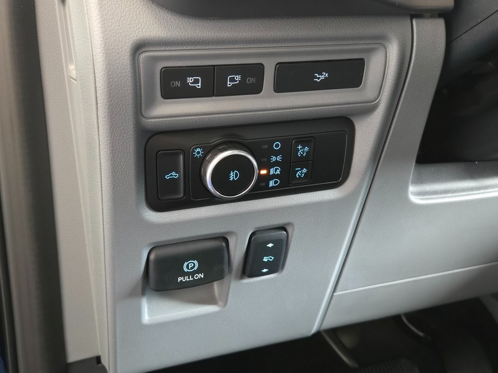 Vehicle image 26 of 33