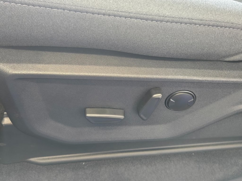 Vehicle image 22 of 33
