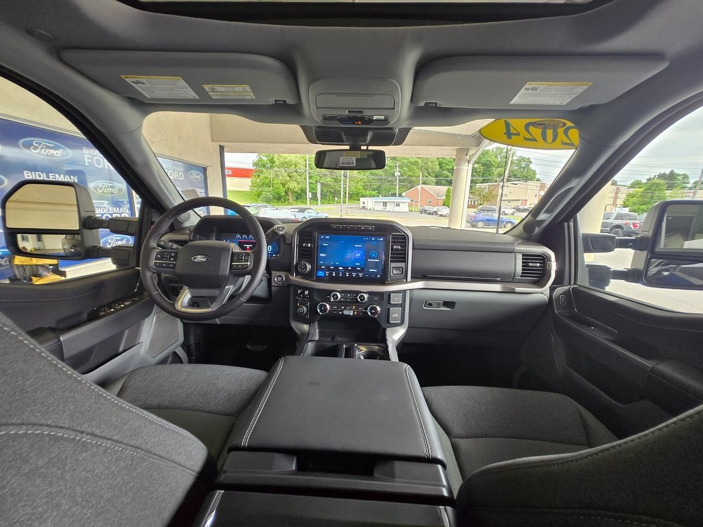 Vehicle image 10 of 33
