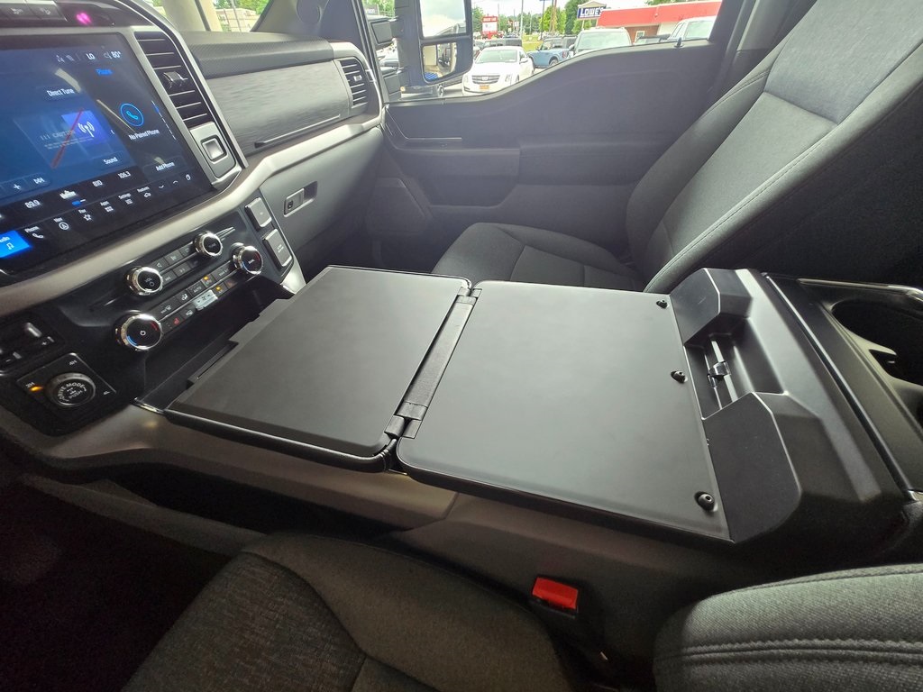 Vehicle image 25 of 33