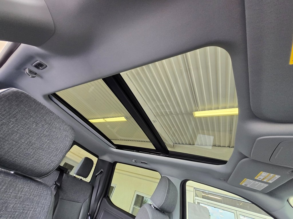 Vehicle image 24 of 33