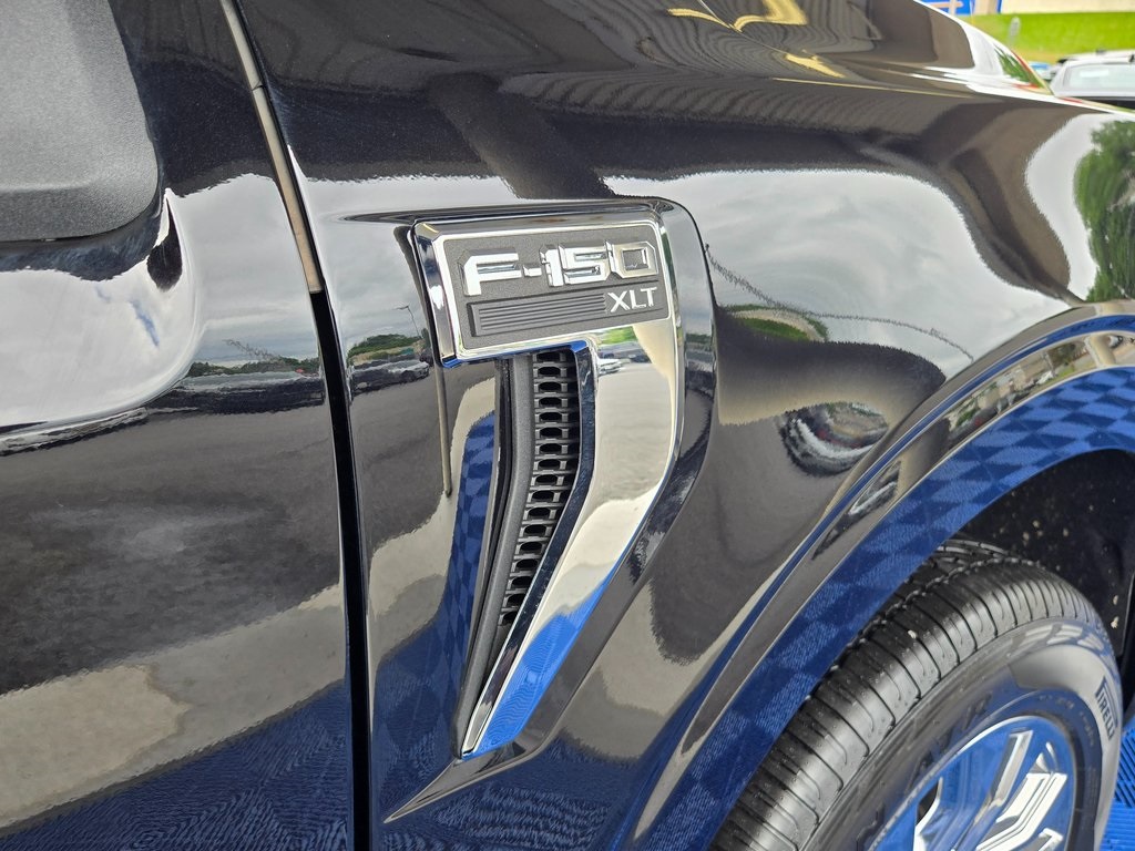 Vehicle image 32 of 33