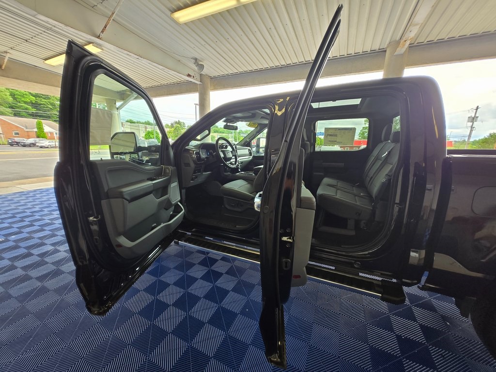 Vehicle image 13 of 33