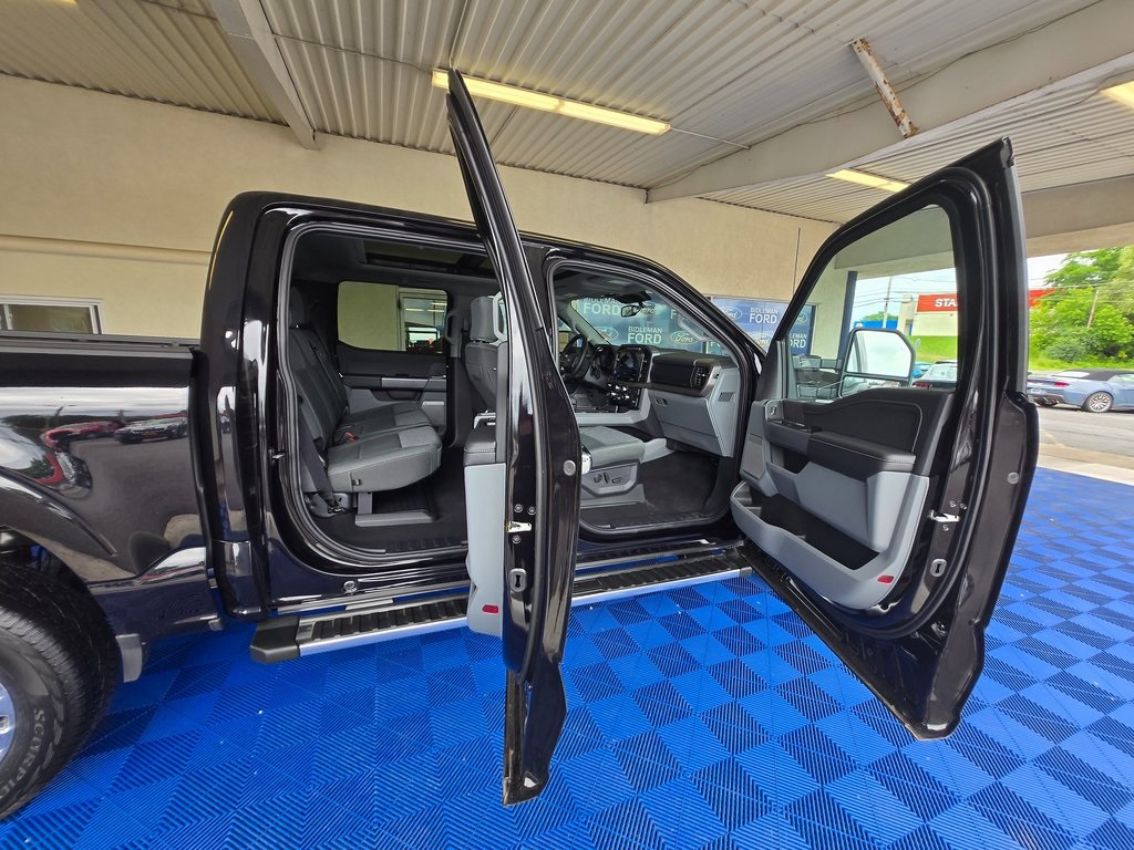 Vehicle image 14 of 33