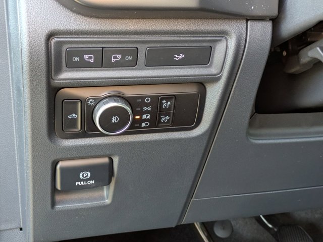 Vehicle image 13 of 39