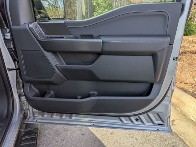 Vehicle image 34 of 39