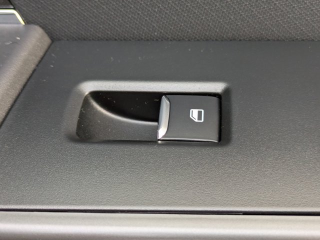 Vehicle image 32 of 39