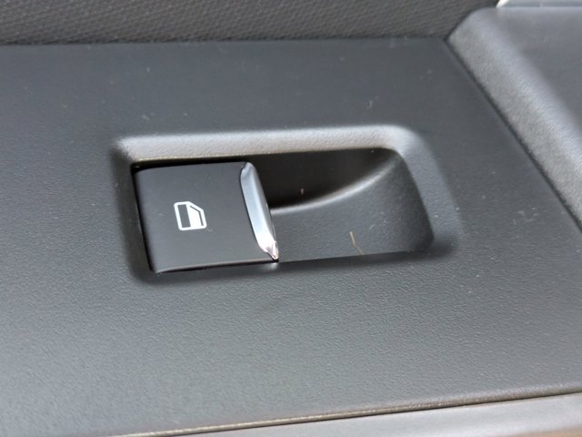 Vehicle image 25 of 39