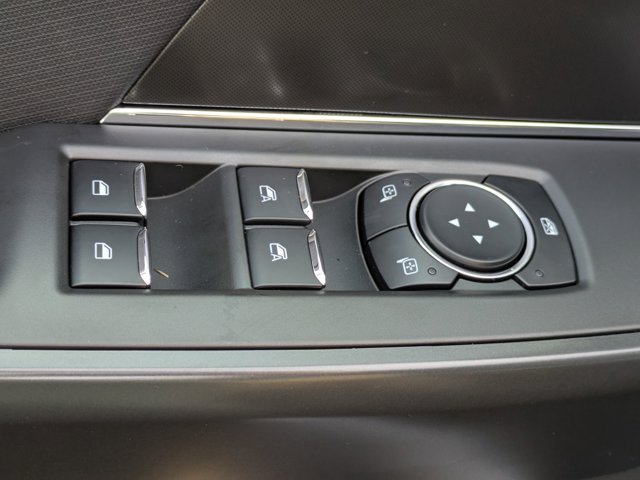 Vehicle image 10 of 39