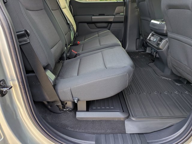 Vehicle image 33 of 39