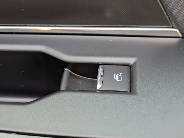 Vehicle image 35 of 39