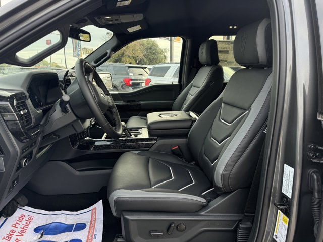 Vehicle image 17 of 30
