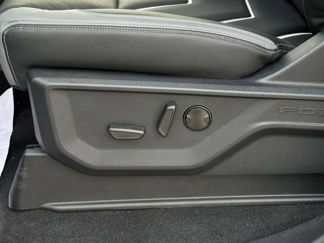 Vehicle image 18 of 30