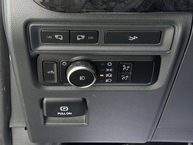 Vehicle image 27 of 30