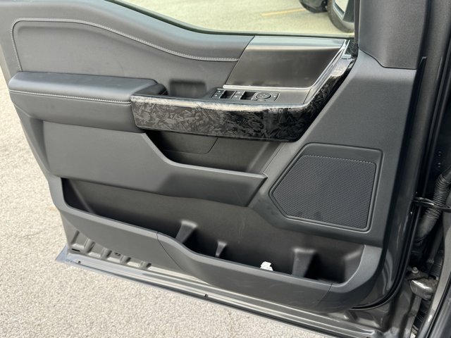 Vehicle image 28 of 30