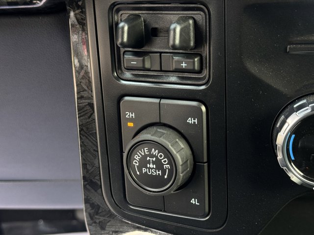 Vehicle image 25 of 30