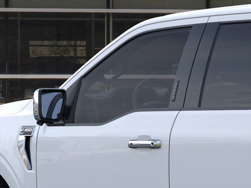 Vehicle image 21 of 23